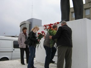 коммунисты_Балаково_возложение цветов