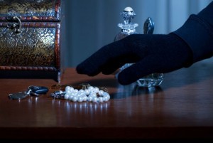 грабитель_квартира_украшения_кража