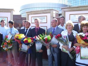 Центр занятости_доска почета