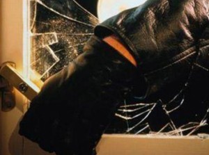 влез в окно_грабитель_вор