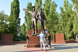 Установка памятника строителям_Балаково_8