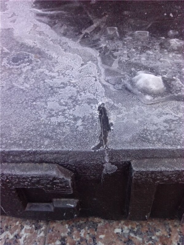 солдат победитель монумент трещина2