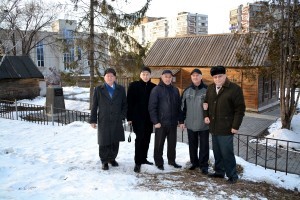 У Дома музея Чапаева в Балакове