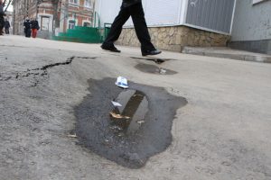 вскрышные работы_некачественный асфальт_пешеход