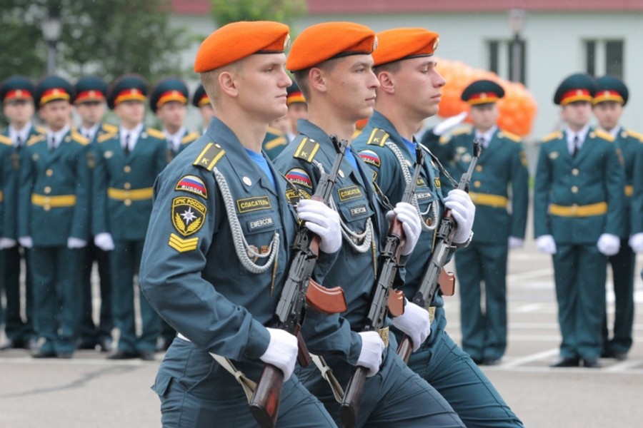 В какой либо форме. Курсанты МЧС России. Форма курсанта Академии МЧС. Форма курсантов МЧС России. Парадная форма курсантов МЧС.