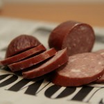 Чрезмерное употребление обработанного красного мяса связано с повышенным риском развития болезни Альцгеймера