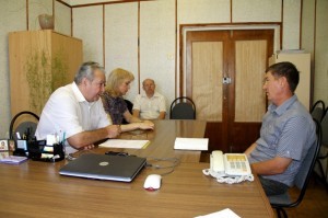 На приёме у главы БМР Александра Алексеева фермер Иван Белов