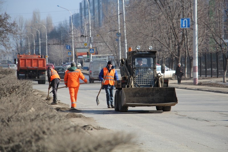 Работа уборка города. Очистка дорог от пыли. Уборка автодорог. Уборка улиц. Очистка тротуаров.