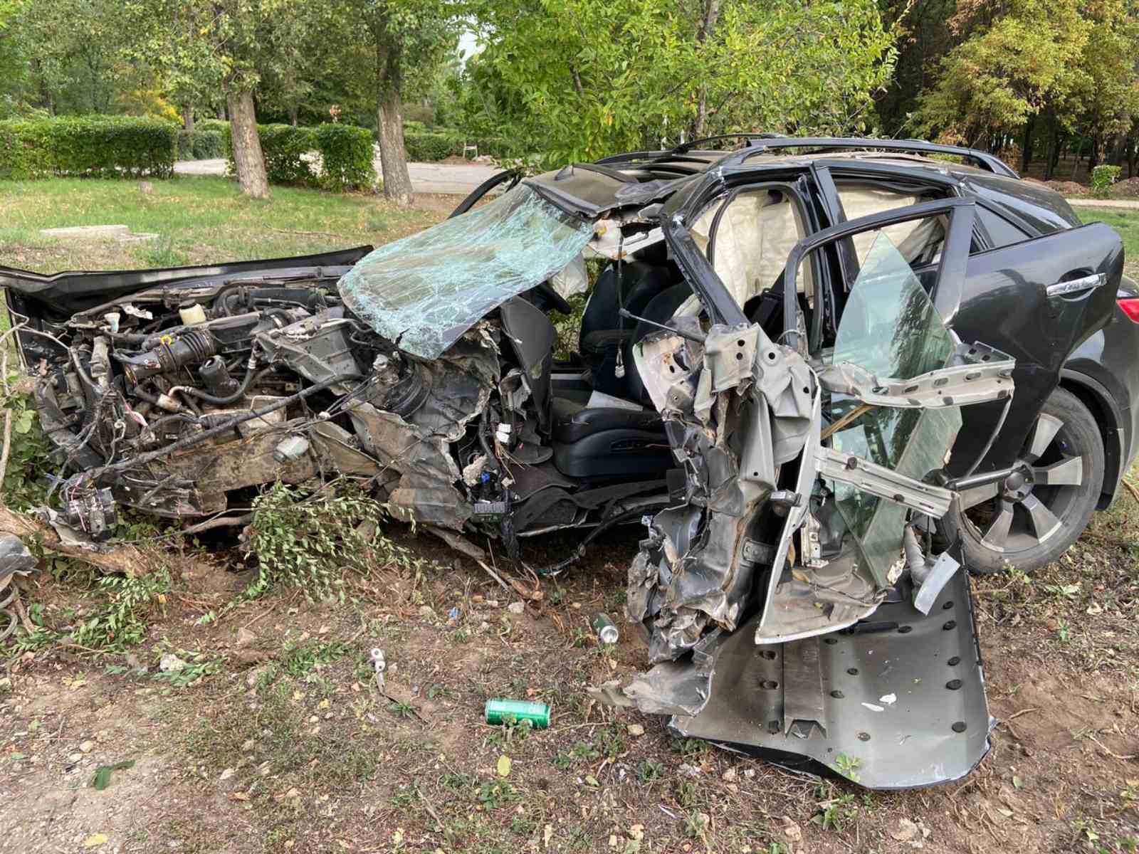 В городе Балаково сегодня утром автомобиль на скорости врезался в столб.  Водитель и его пассажирка в больнице - Балаково 24 - информационный портал  города Балаково