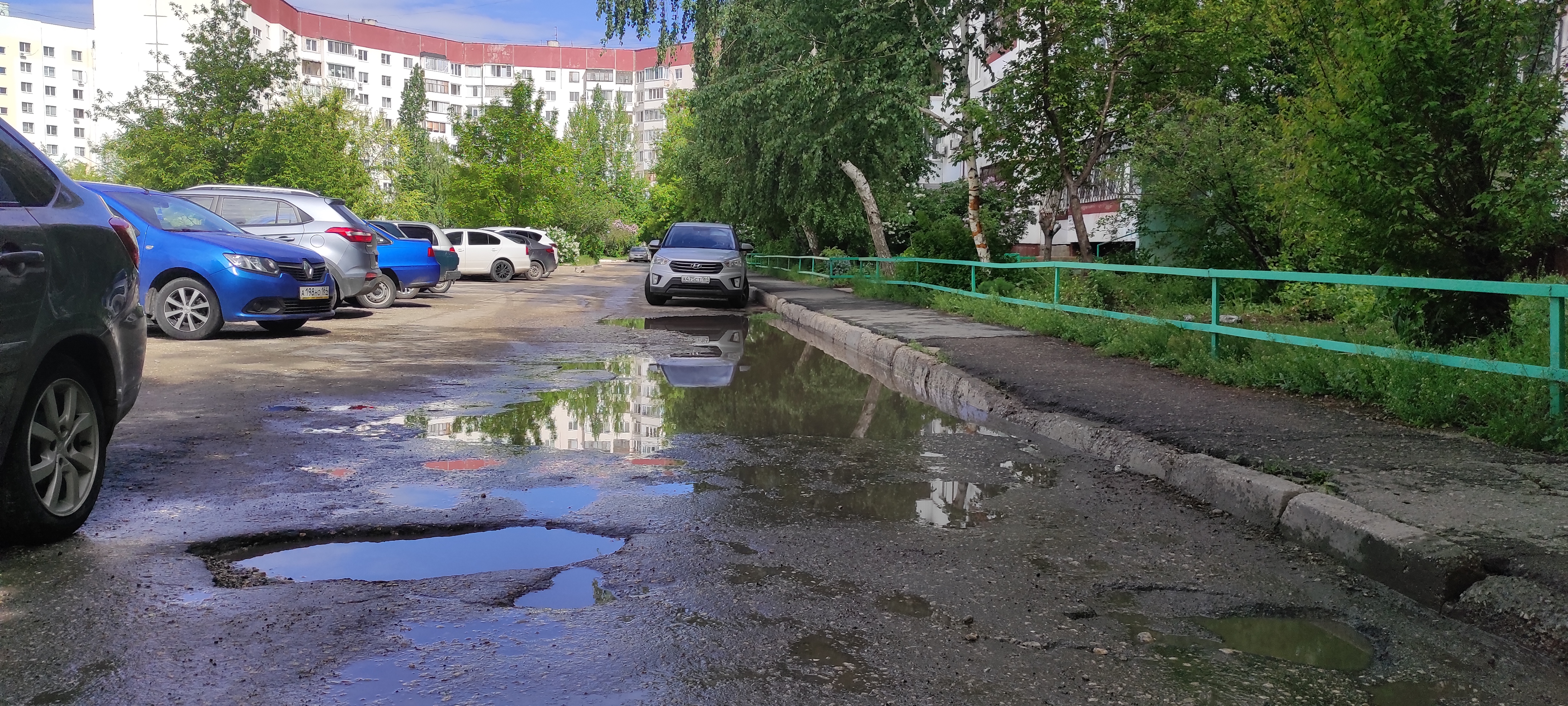 Ли двор. Российский двор. Двор в России фото. Город Балаково. Балаково район Заканальная.