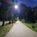 В Балакове еще на одном участке вдоль тротуара по улице Комсомольская теперь светло в темное время суток