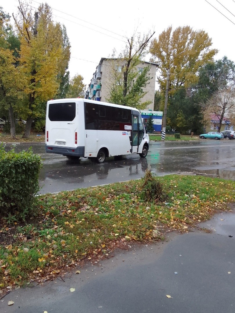 В Балакове водитель маршрутки №21 удивил пассажиров тем, что не только  аккуратно работает, но и напевает за рулем | 18.10.2023 | Балаково -  БезФормата