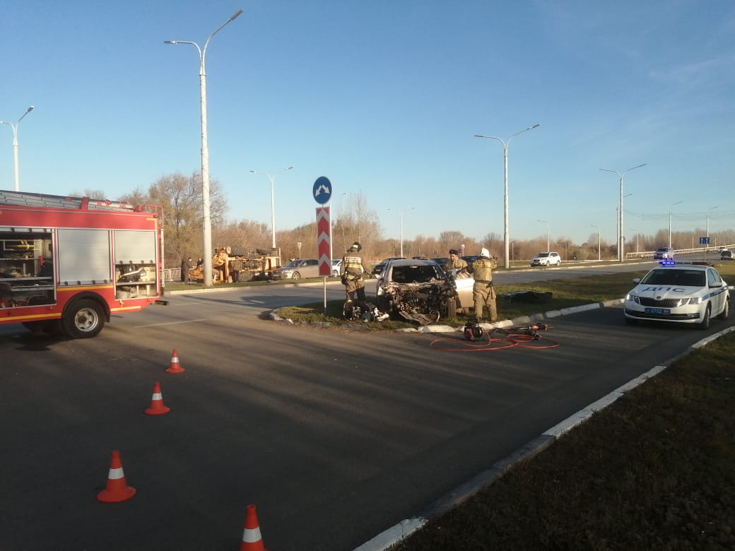 Сегодня у моста Победы в Балакове при столкновении с трактором JCB погиб  водитель автомобиля Hyundai | 04.11.2023 | Балаково - БезФормата