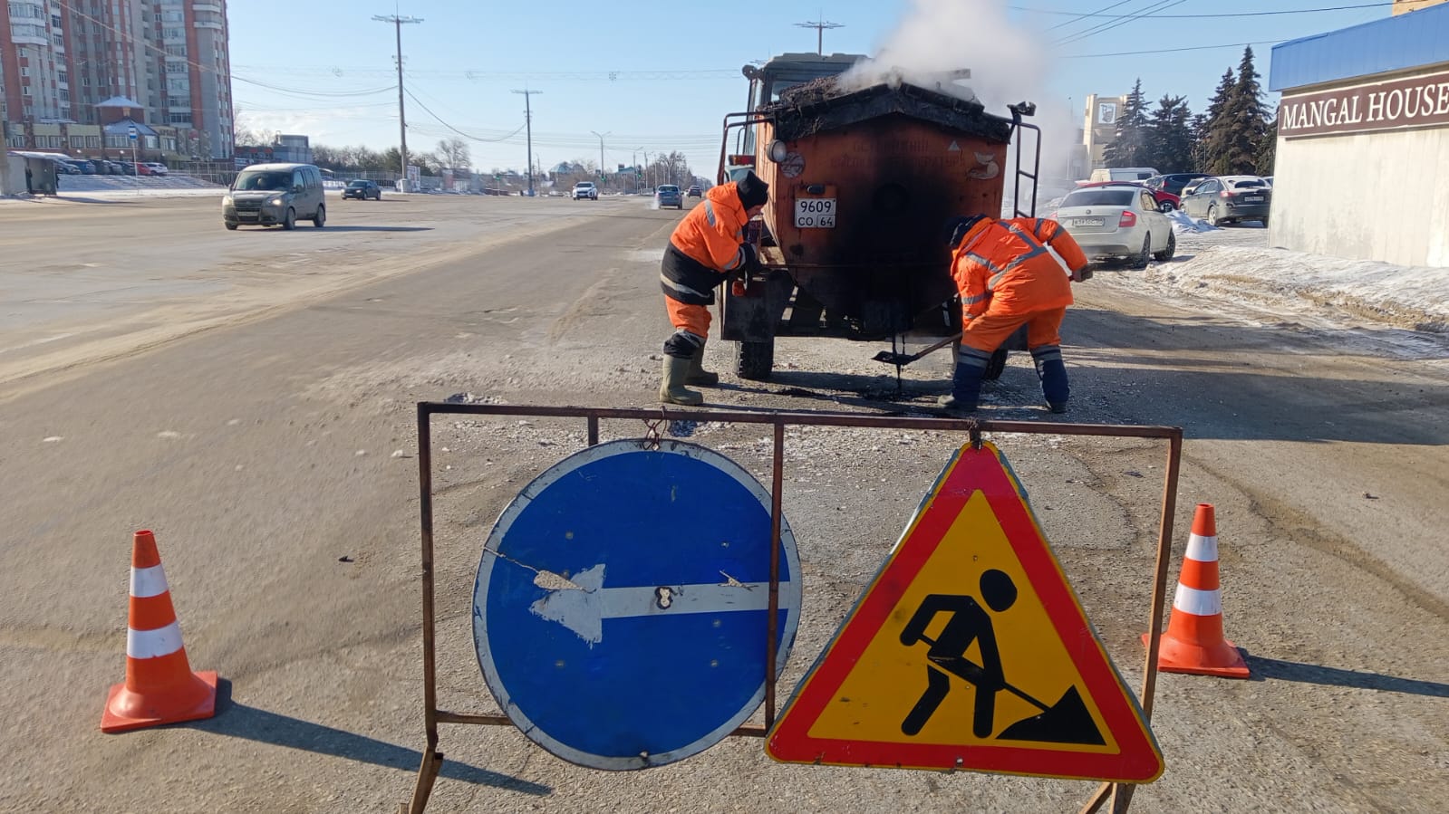 В Балакове проводится текущий ремонт дорог. Почему его осуществляют зимой -  разъясняет руководитель УДХБ - Балаково 24 - информационный портал города  Балаково