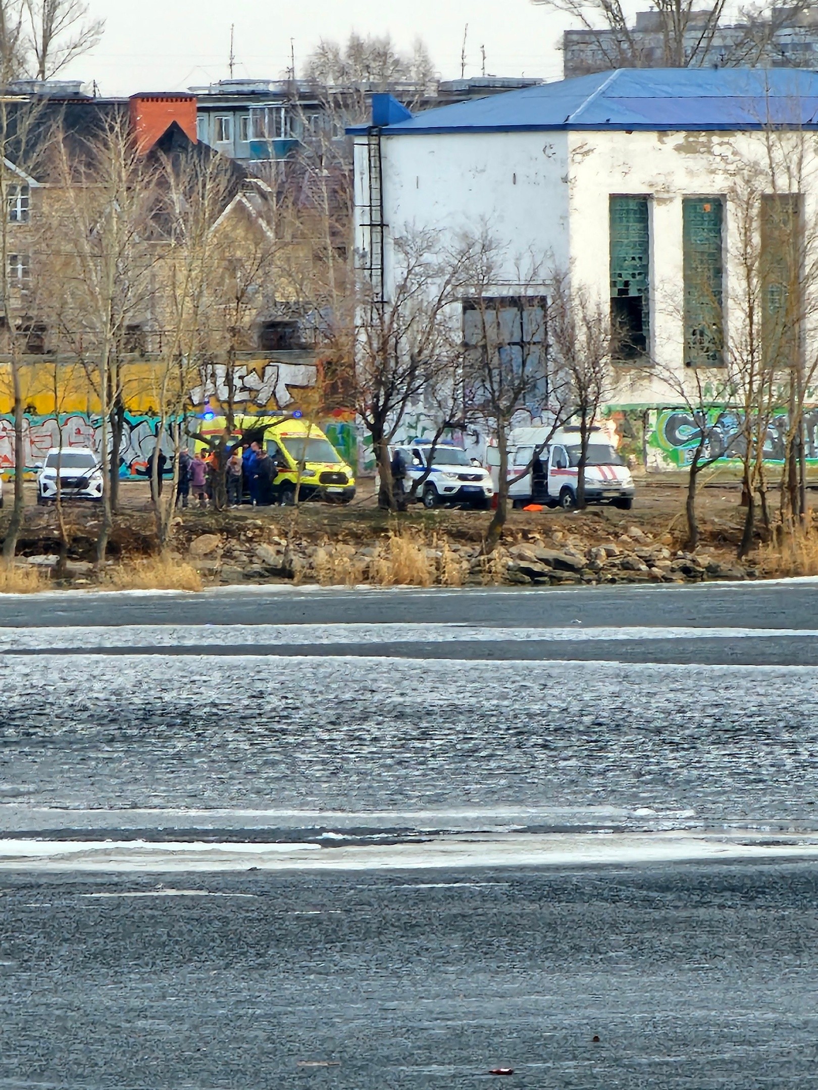 В Балакове школьница провалилась под лед у моста Победы: нарушение запрета  чуть не стоило ей жизни | 03.04.2024 | Балаково - БезФормата