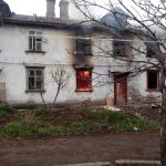 Вчера в Балакове из-за поджогов трижды горели расселенные “клопятники” на Проезде строителей