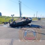 Сегодня в Балаковском районе на трассе  “Самара-Пугачев-Энгельс-Волгоград” автомобиль “ВАЗ 2115” после наезда на шлагбаум перевернулся. Пострадали водитель и пассажирка авто
