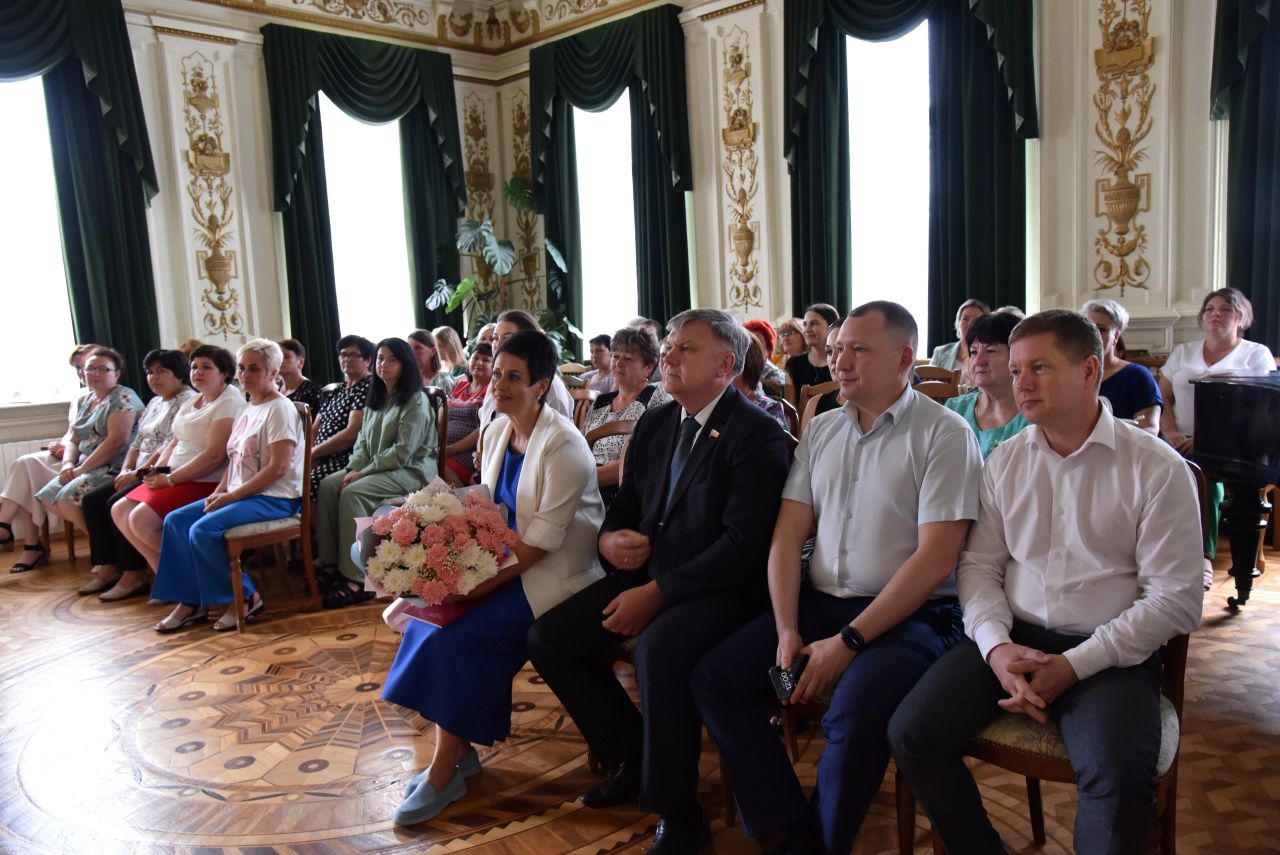 Вчера в Балакове наградили лучших социальных работников | 07.06.2024 |  Балаково - БезФормата