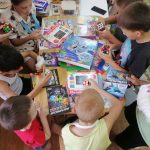 Сегодня в Балаковской городской клинической больнице пришедший в отпуск участник СВО сделал подарки детям