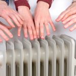 Вчера в Балакове теплоэнергетики вновь отключали отопление в жилых домах. Холодно было также в институте и Пенсионном фонде