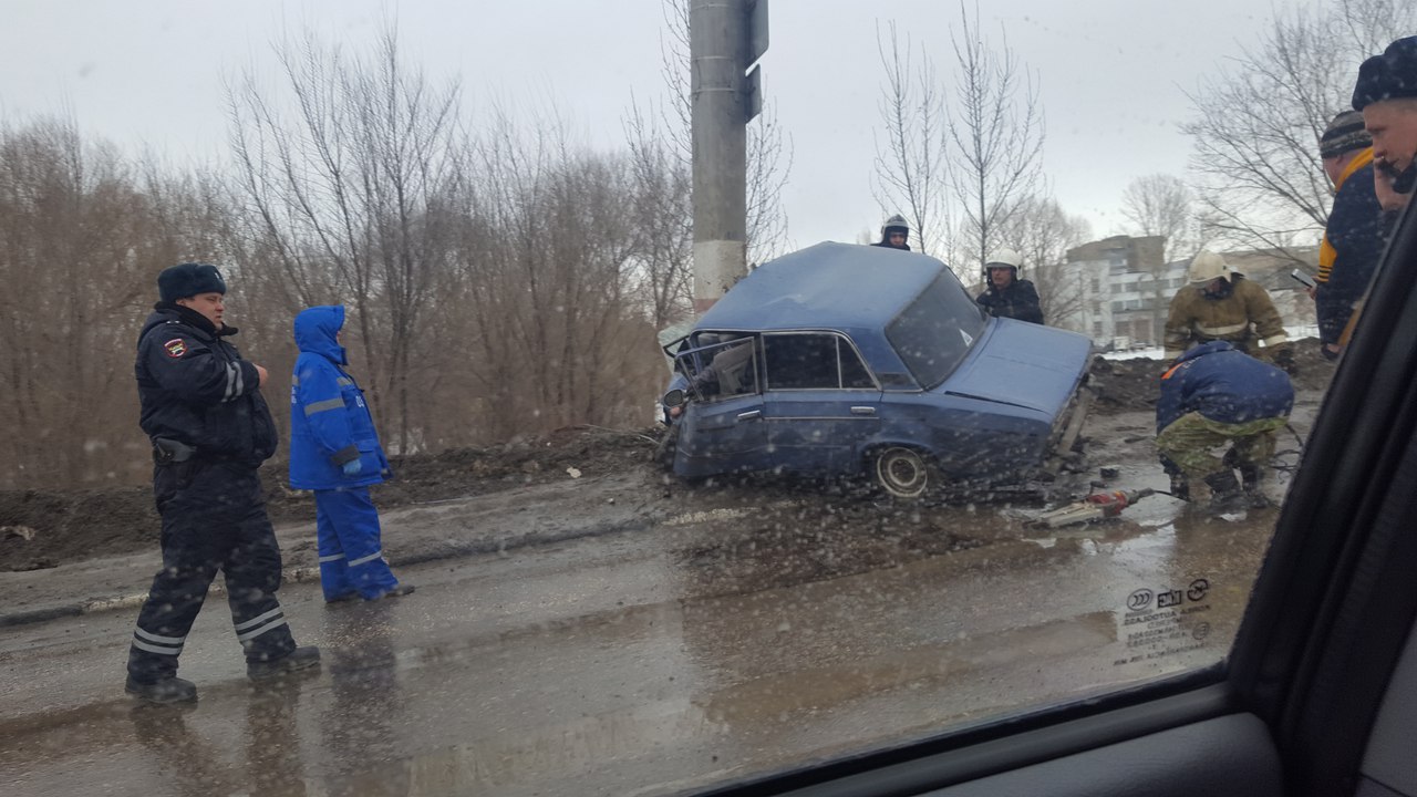 Новости балаково сегодня последние свежие. ДТП на Шлюзовом мосту в Балаково сегодня. Авария на Шлюзовом мосту Балаково 24.03.2021. Авария в Балаково на Шлюзовом мосту. Жуткие аварии в Балаково.