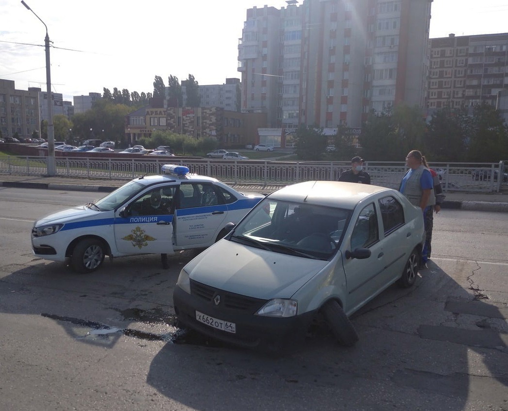 Сегодня утром в Балакове за рулем автомобиля Renault Logan скончался  водитель | 14.09.2021 | Балаково - БезФормата