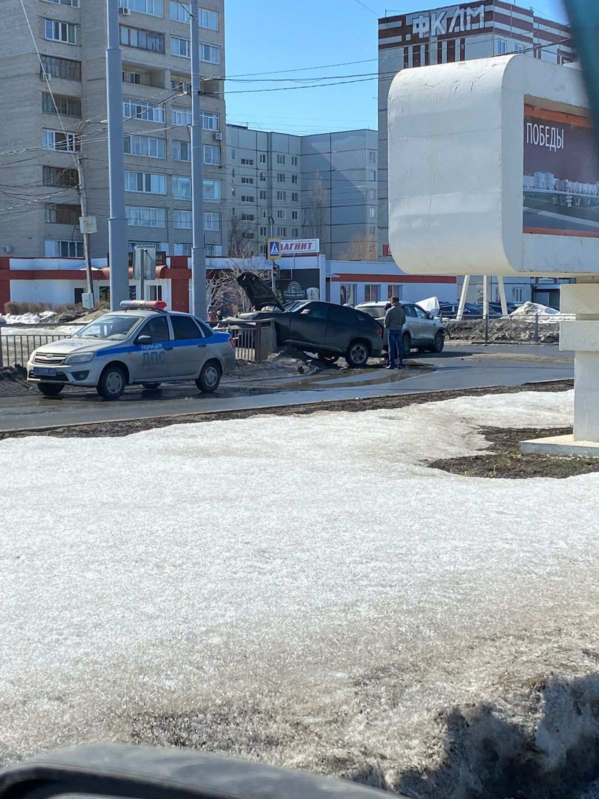 В Балакове в районе моста Победы со стороны ул. Гагарина произошло ДТП |  23.03.2022 | Балаково - БезФормата