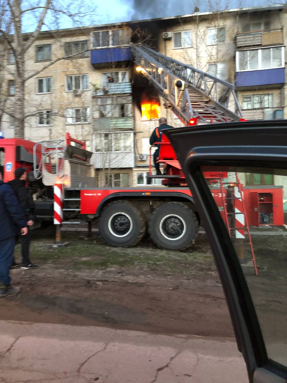 Вчера в Балакове в поселке Дзержинского горела квартира наул. Рабочая |  12.04.2022 | Балаково - БезФормата