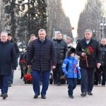 В День Героев Отечества балаковцы возложили цветы к Обелиску памяти землякам, погибшим в годы Великой Отечественной войны