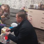 Депутат Роман Ирисов подарил планшет 5-летнему Ивану Чикину на «Елке желаний»