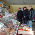 Просроченные сосиски, плавленый сыр, кетчуп… Представители Общественной палаты БМР проинспектировали товары в сельских магазинах