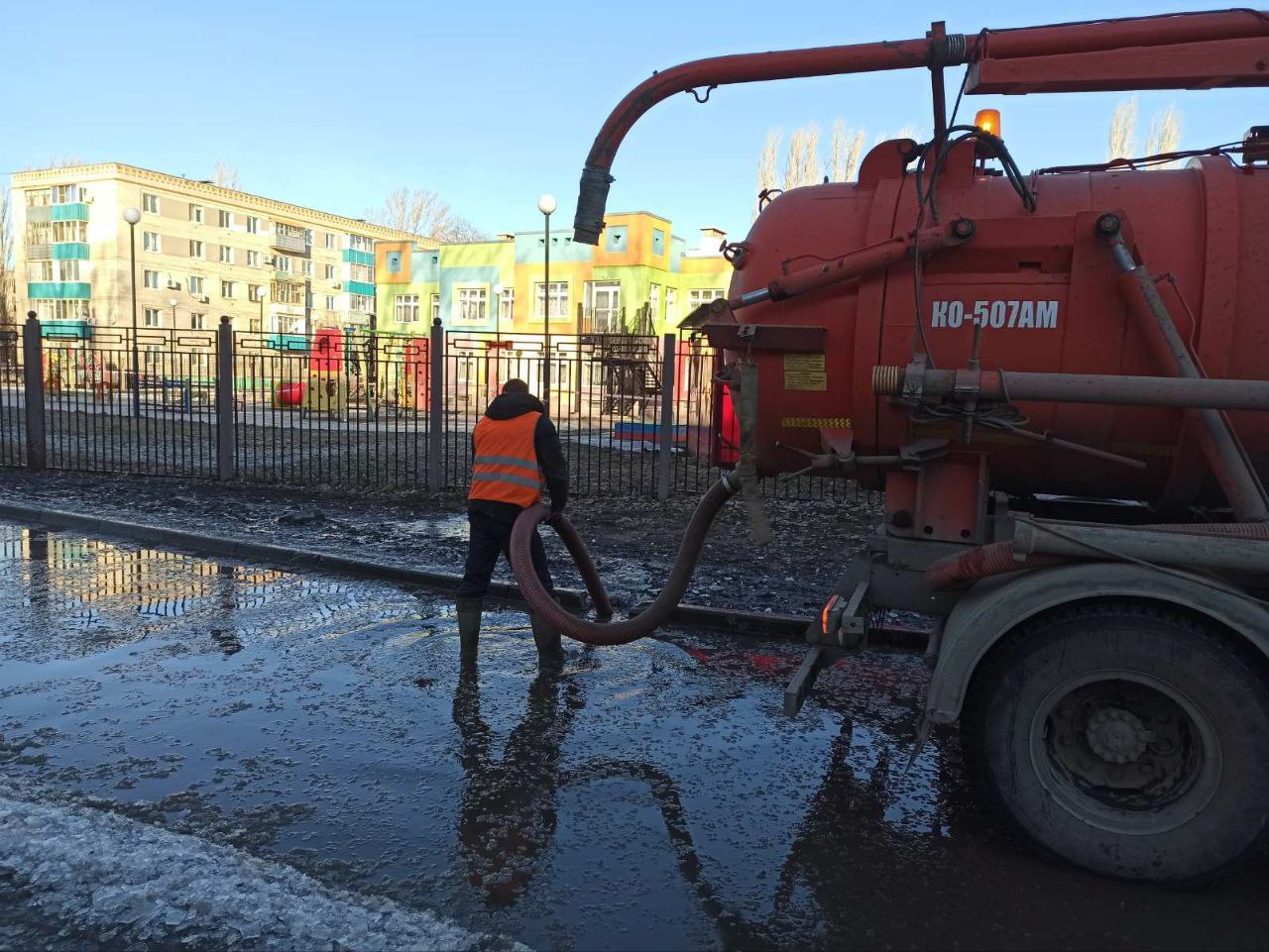 Работы по благоустройству города Балаково продолжаются в штатном режиме |  15.03.2023 | Балаково - БезФормата